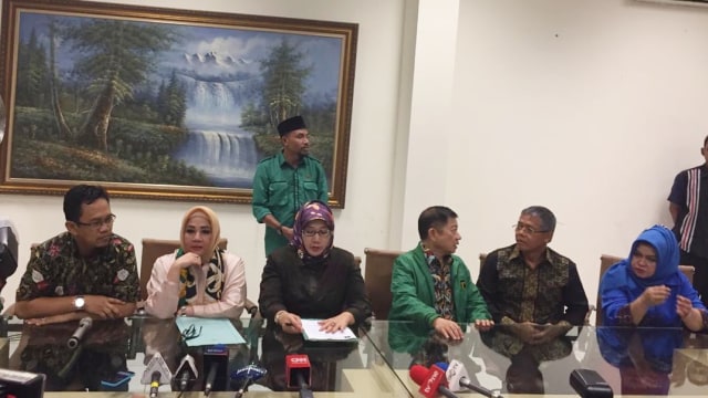 Konperensi pers penunjukan plt Ketua umum PPP, usai Romahurmuziy diberhentikan. Foto: Lutfan Darmawan/kumparan