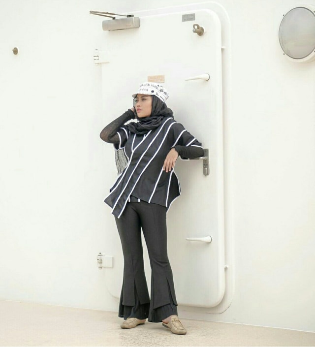 7 Style Busana Hijab Ala Rachel Vennya (1040)