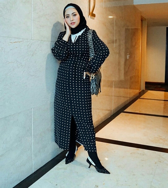 7 Style Busana Hijab Ala Rachel Vennya (1042)