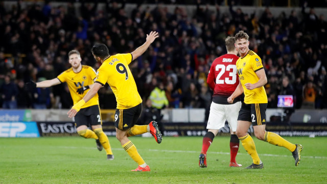 Pemain Wolves, Raul Jimenez, merayakan golnya ke gawang United. Foto: Carl Recine/Reuters