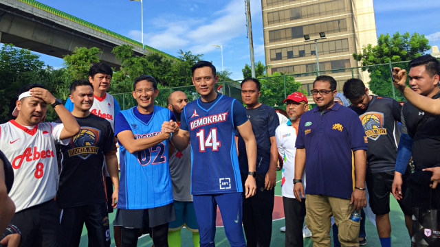 Cawapres nomor urut 02, Sandiaga Uno usai bermain basket bersama AHY di Lapangan Basket, Bulungan. Foto: Moh Fajri/kumparan