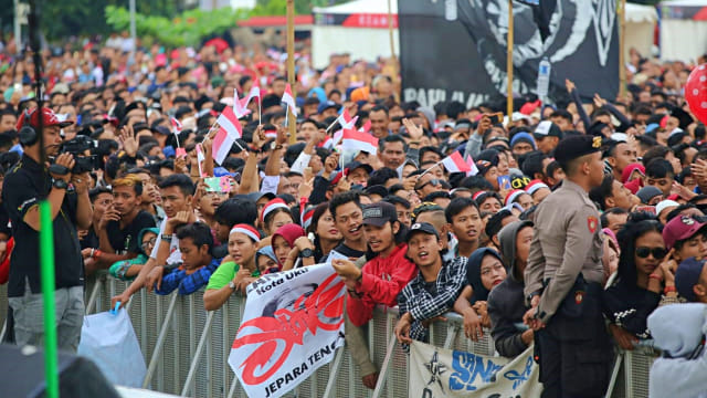 Suasana lapangan simpang lima semarang. Foto: Afiati Tsalitsati/kumparan