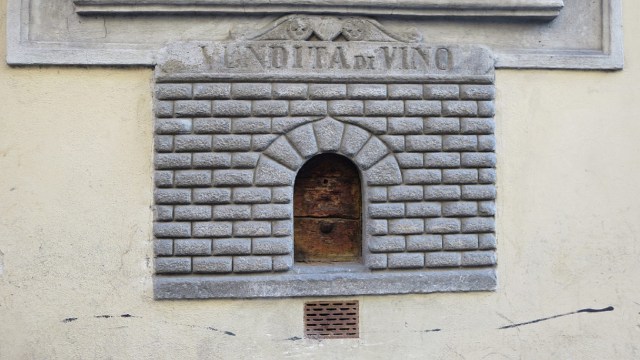 Salah satu pintu anggur di Florence