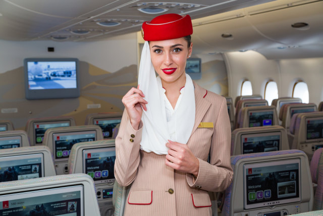 Ilustrasi seragam pramugari Emirates Foto: Shutter Stock