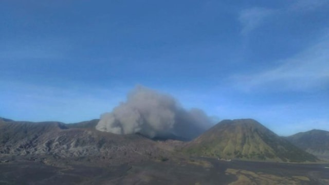 Semburan Abu Vulkanik Bromo Disebabkan Gempa Subduksi