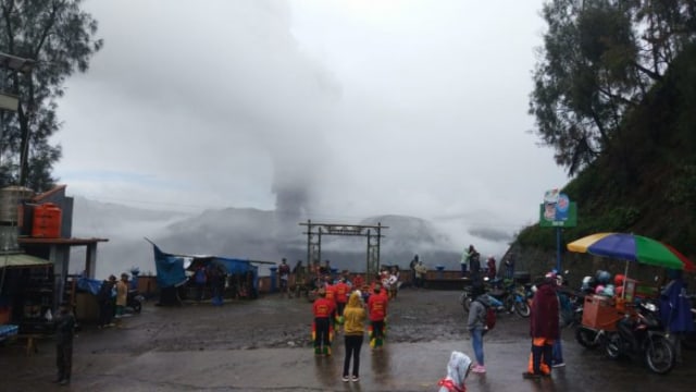Aktivitas Kegempaan Meningkat, Semburan Abu Bromo Capai 1.500 Meter