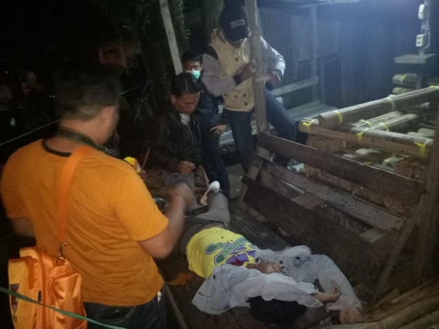 Subhan tewas ditusuk oleh rekannya, Yandi, karena menolakan ajakan pelaku untuk pesta miras di Jalan RK Ilir, Banjarmasin, Sabtu (16/3) malam. Foto: Polsek Banjarmasin Selatan