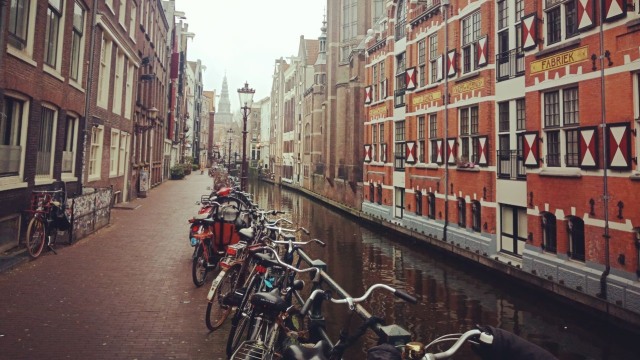 Sepeda berjejer di salah satu jalan di Amsterdam, Belanda. Foto: Dok. Istimewa