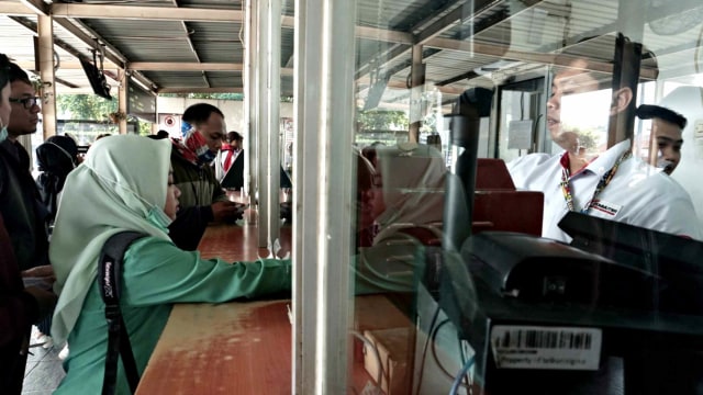 Loket tiket di Stasiun Bekasi. Foto: Iqbal Firdaus/kumparan