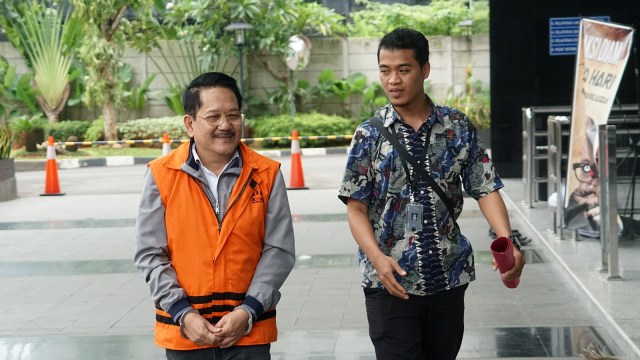 Pemilik PT Jasa Promix Nusantara dan PT Secilia Putri, Sibron Azis (kiri) diperiksa KPK di Gedung KPK, Jakarta, Senin (18/3). Foto: Nugroho Sejati/kumparan