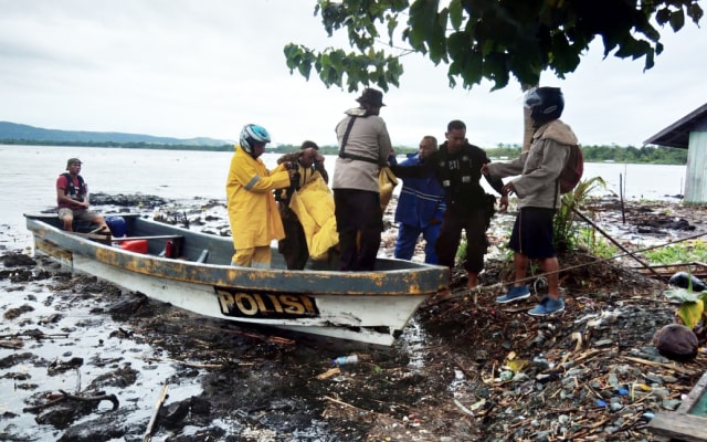 Kembali Tim SAR menemukan jazad korban banjir bandang di Kabupaten Jayapura. (Foto Dok Polda Papua)