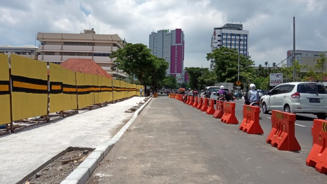 Kondisi Jalan Gubeng Surabaya, Senin (18/3). Foto: Yuana Fatwalloh/kumparan