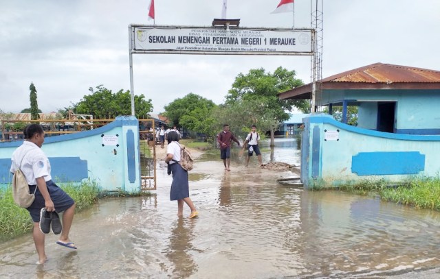 Salah satu sekolah di Merauke yang terkena dampak banjir. (Foto Abdel)