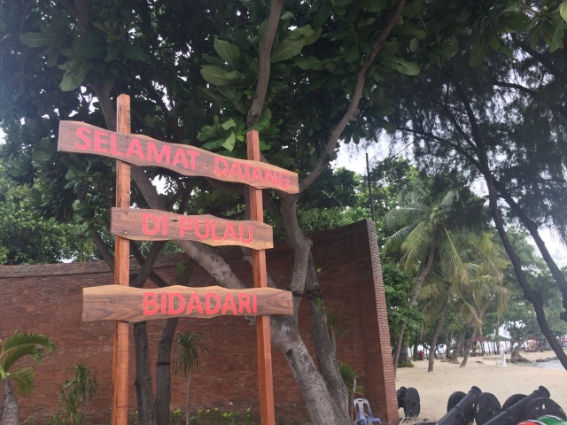 Selamat datang di Pulau Bidadari! (Photo: Violeta Saragih)