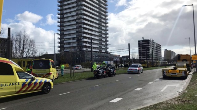 Suasana di lokasi penembakan di Utrecht, Belanda, Senin (18/3). Foto: Martijn van der Zande via AP