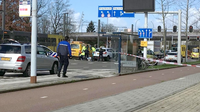 Suasana di sekitar lokasi penembakan di Utrecht, Belanda, (18/3). Foto: DUIC.NL via REUTERS