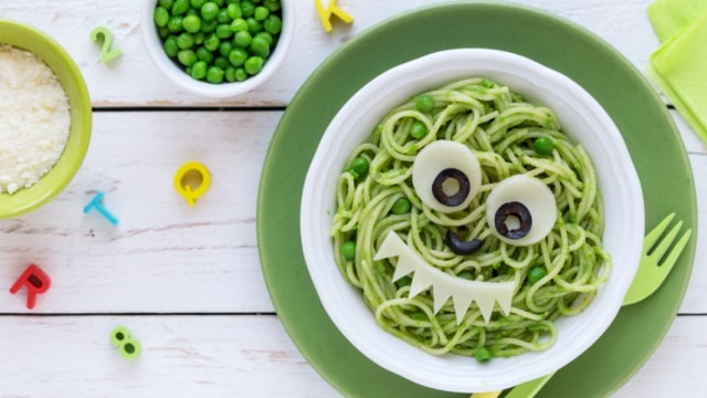 Green spaghetti untuk bekal sekolah anak Foto: Shutterstock