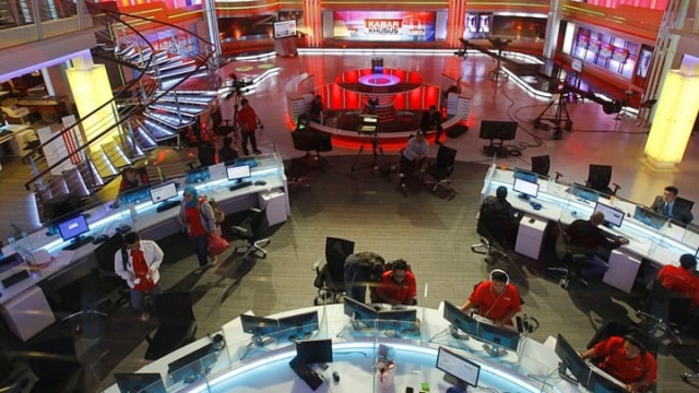 Suasana newsroom tvOne, stasiun tv yang merupakan anak perusahaan PT Visi Media Asia Tbk. Foto: Dok. tvonenews.tv
