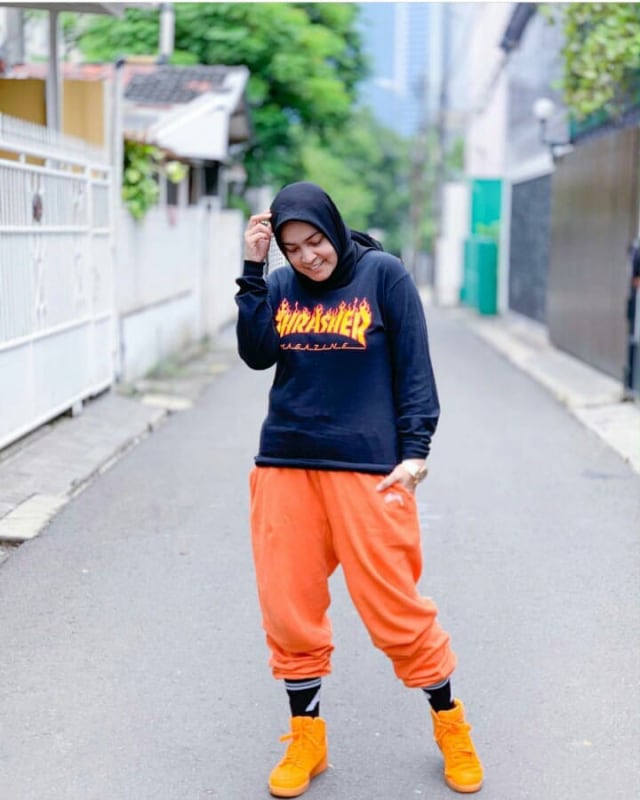 7 Gaya Kekinian Astrid Kuya Yang Tak Kalah Dari Abg