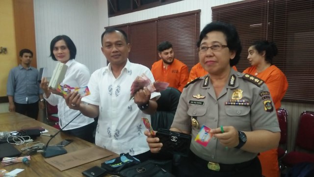 Jumpa pers pengungkapan kasus Skimming oleh Polda Bali, Selasa (18/3) - kanalbali/KAD