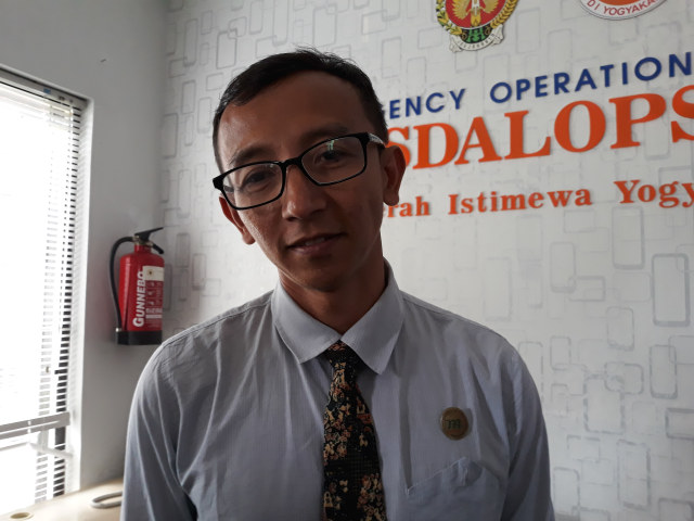  Kepala Pusat Pengendalian Operasi (Pusdalop) BPBD DIY, Danang Samsurizal, saat diwawancarai di Yogyakarta, Selssa (19/3/2019). Foto: ken