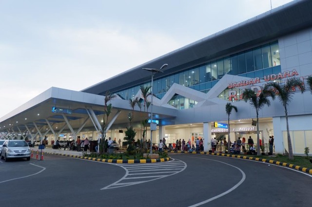Bandara Radin Inten II tampak samping | Foto : Bery Decky Saputra