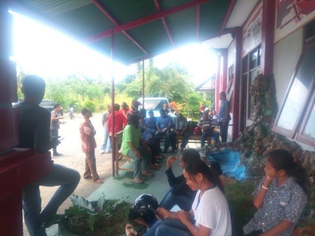 Warga padati lapas kelas III Lembata,Foto:Alvinlamaberaf/balleo-kumparan