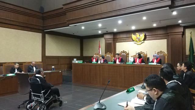 Sidang dakwaan Direktur Utama PT Wijaya Kusuma Emindo, Budi Suharto di Pengadilan Tipikor Jakarta. Foto: Adhim Mugni Mubarak/kumparan