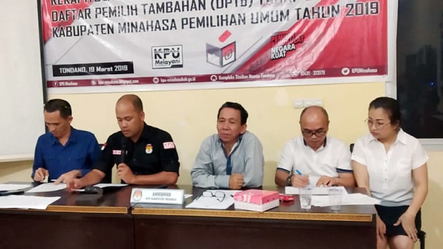 Komisi Pemilihan Umum (KPU) Kabupaten Minahasa, Sulawesi Utara, membacakan jumlah Daftar Pemilih Tetap Tambahan 2 untuk Pemilu 19 April mendatang.