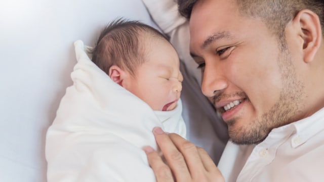 Ilustrasi ayah dan bayi Foto: Shutterstock