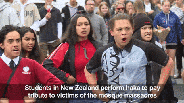 Pelajar di Selandia Baru menari tarian Haka untuk korban penembakan masjid di Christchurch. Foto: YouTube/@AFP News Agency