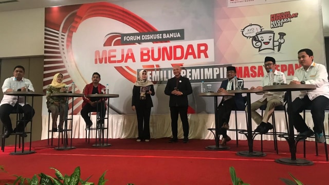 Diskusi antar tim pemenangan Jokowi-Ma'ruf dan Prabowo-Sandi di Kalsel, Rabu (20/3/2019). Foto: Donny Muslim/banjarhits.id