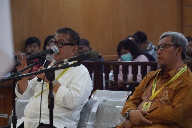 Gubernur dan Wakil Gubernur Jawa Barat periode 2013-2018, Ahmad Heryawan (Aher) dan Deddy Mizwar (Demiz) hadir sebagai saksi dalam sidang suap perizinan Meikarta di Pengadilan Tipikor Bandung. (Ananda Gabriel)