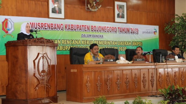 Bupati Bojonegoro, Dr Hj Anna Muawanah, saat hadiri acara Musrenbang Tingkat Kabupaten Bojonegoro, di ruang Angling Dharma Pemkab Bojonegoro. Kamis (21/03/2019).
