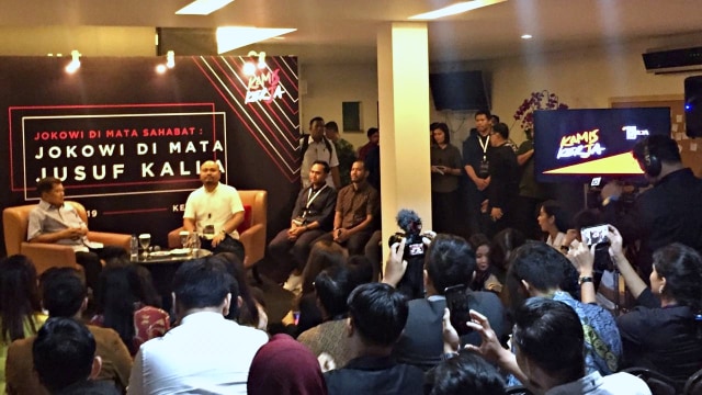 Wakil Presiden Jusuf Kalla dalam dialog 'Jokowi di Mata Sahabat', di kantor komunitas Kamis Kerja. Foto: Mirsan Simamora/kumparan