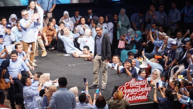 Rocky Gerung memberikan sambutan di acara Aliansi Pengusaha Nasional di Djakarta Theater, Kamis, (21/3). Foto: Helmi Afandi Abdullah/kumparan