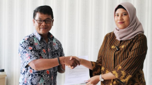 CEO PT Kabau Sirah Semen Padang Rinold Thamrin dan Direktur PT Kunango Jantan Grup Gita Ariesta. (Istimewa)