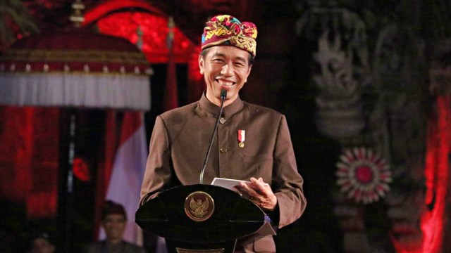 Presiden Joko Widodo menyampaikan sambutan saat menemui tokoh dan masyarakat Bali di Taman Budaya Bali, Denpasar. Foto: Dok. Istimewa