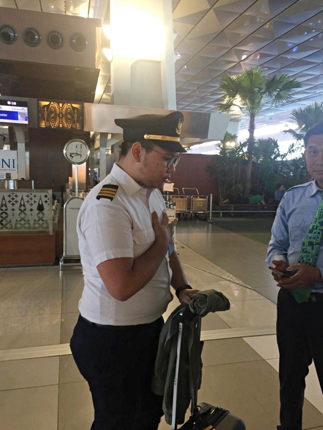Seorang pria yang mengaku sebagai pilot maskapai Garuda diamankan oleh petugas Bandara Soekarno-Hatta Terminal III, Tangerang, Banten, pada 22 Maret 2019. Foto: Dok. Istimewa