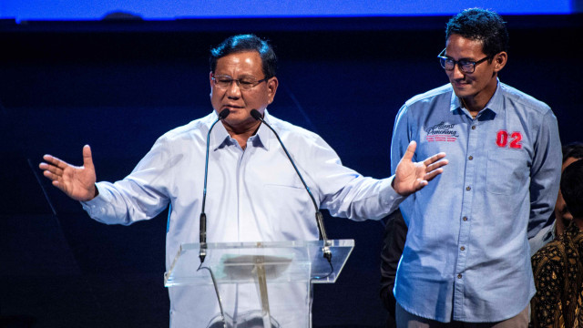 Pasangan calon presiden dan calon wakil presiden nomor urut 02 Prabowo Subianto (kiri) bersama Sandiaga Uno (kanan) berbicara dalam acara silahturahmi Aliansi Pengusaha Nasional, di Djakarta Theater, Jakarta, Kamis (21/3/2019). Foto: ANTARA FOTO/Aprillio Akbar