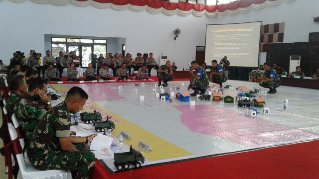 Suasana saat diselenggarkan latian Tactical Floor Game (TFG() di Gedung Warstaratam, Solo, Rabu (20/3) kemarin. (Agung Santoso)