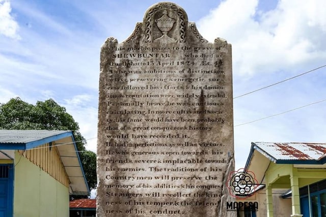 Monumen yang mencatat meninggalnya Syahbandar Kuala Batee. Dok. Mapesa