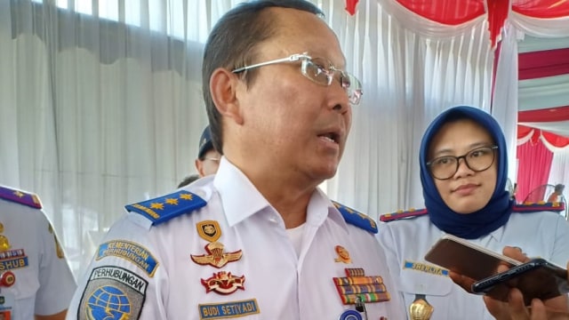  Direktur Jendral Perhubungan Darat Kementerian Perhubungan RI Irjen Pol Drs Budi Setiadji SH MSi saat diwawancara wartawan, sabtu (23/3).