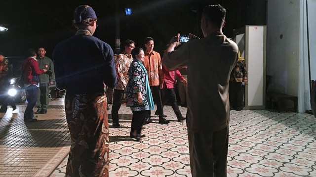 Presiden ke-5 RI, Megawati Soekarnoputri tiba di Kompleks Keben Kraton Ngayogyakarta. Foto: Arfiansyah Panji Purnandaru/kumparan