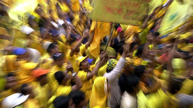LIPSUS, Politik Dua Kaki Golkar, Relawan Golkar