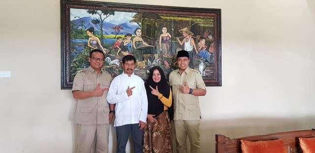 Pengusaha asal Malang yang juga mantan bakal calon Bupati Malang dari PDIP Sucipto (dua dari kiri) bersama politikus Gerindra Edhy Prabowo (kiri).(foto dokumen).