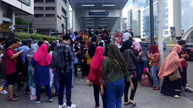 Suasana di pintu masuk Stasiun MRT Bundaran HI setelah diresmikan Jokowi. Foto: Moh Fajri/kumparan
