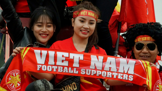 Suporter Vietnam di sekitar Stadion My Dinh, Hanoi, jelang laga Vietnam vs Indonesia di babak kualifikasi Piala Asia U-23 2020. Foto: Nugroho Sejati/kumparan