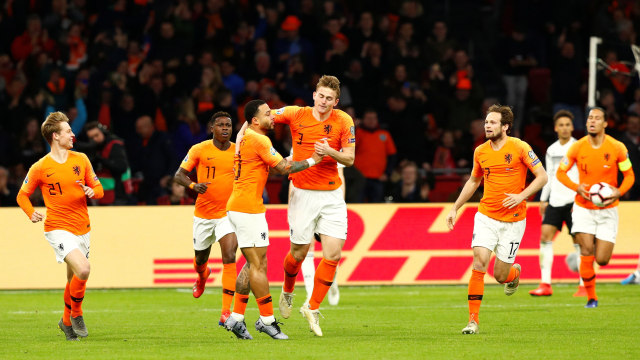 Selebrasi dari para pemain Belanda. Foto: REUTERS/Francois Lenoir