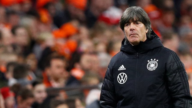 Joachim Loew di laga Belanda vs Jerman. Foto: REUTERS/Francois Lenoir
